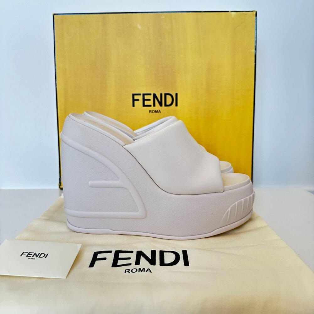 NEW Fendi First Wedge Slide Sandal Padded Leather Platform in Beige Size 39